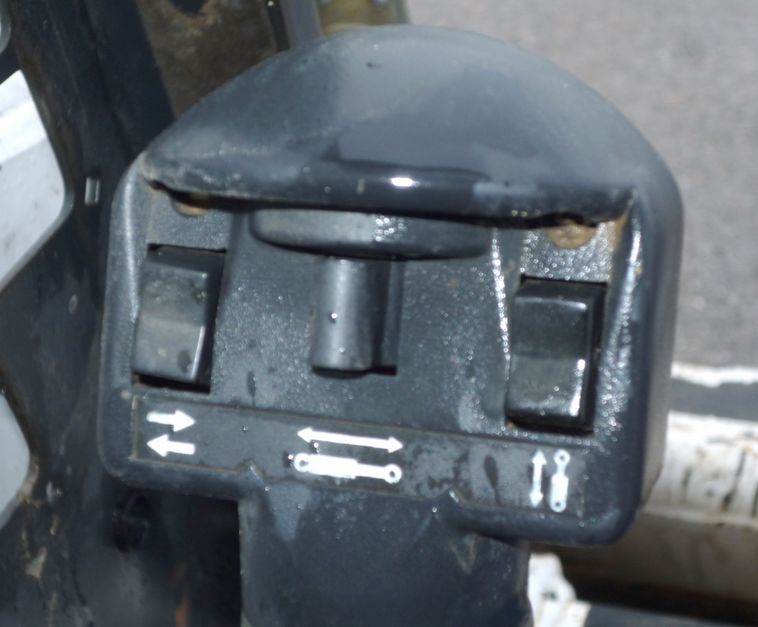 image for item 4255 2003 Bobcat 763G skid steer