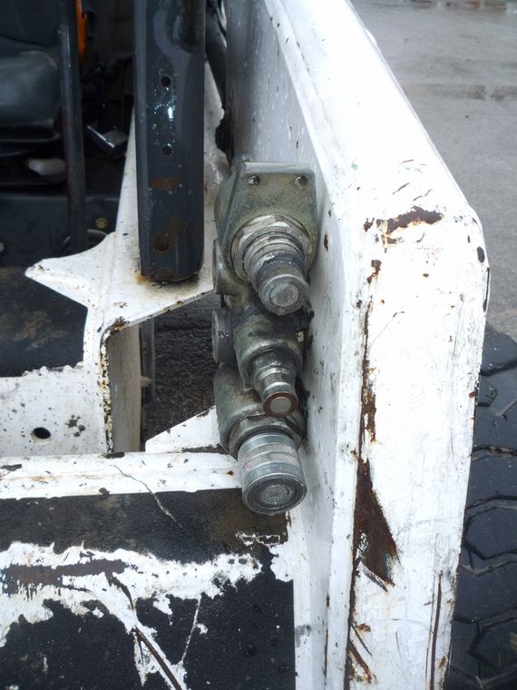 image for item 4255 2003 Bobcat 763G skid steer