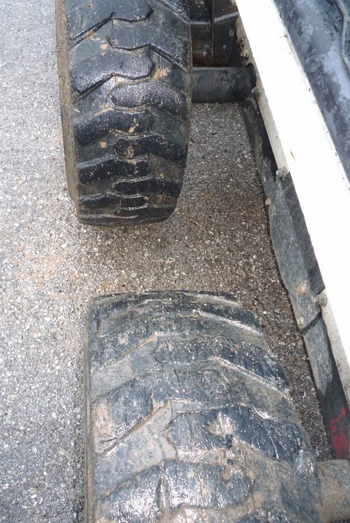 image for item 4255 2003 Bobcat 763G skid steer