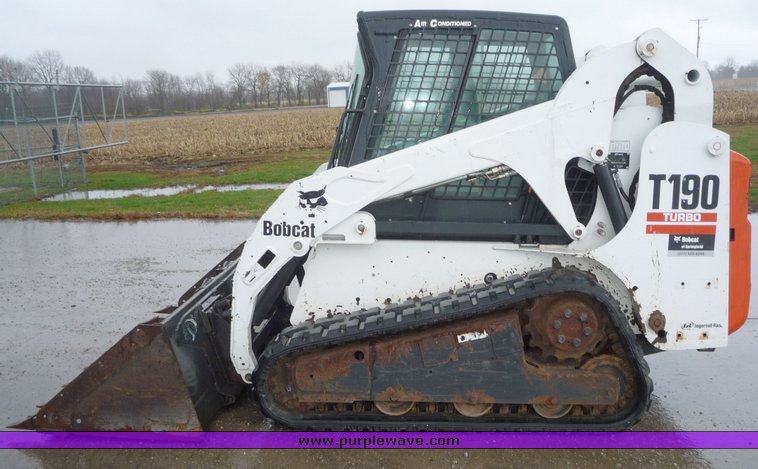 image for item 4263 2005 Bobcat T190 skid steer