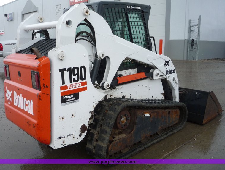 image for item 4263 2005 Bobcat T190 skid steer