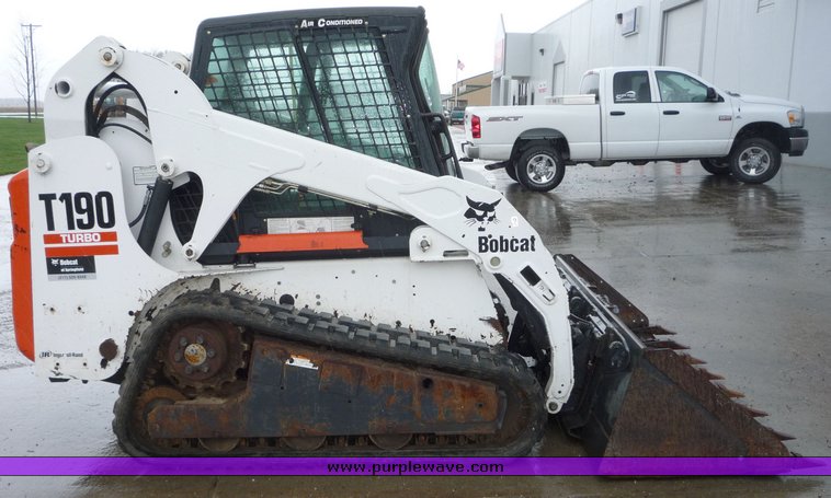 image for item 4263 2005 Bobcat T190 skid steer