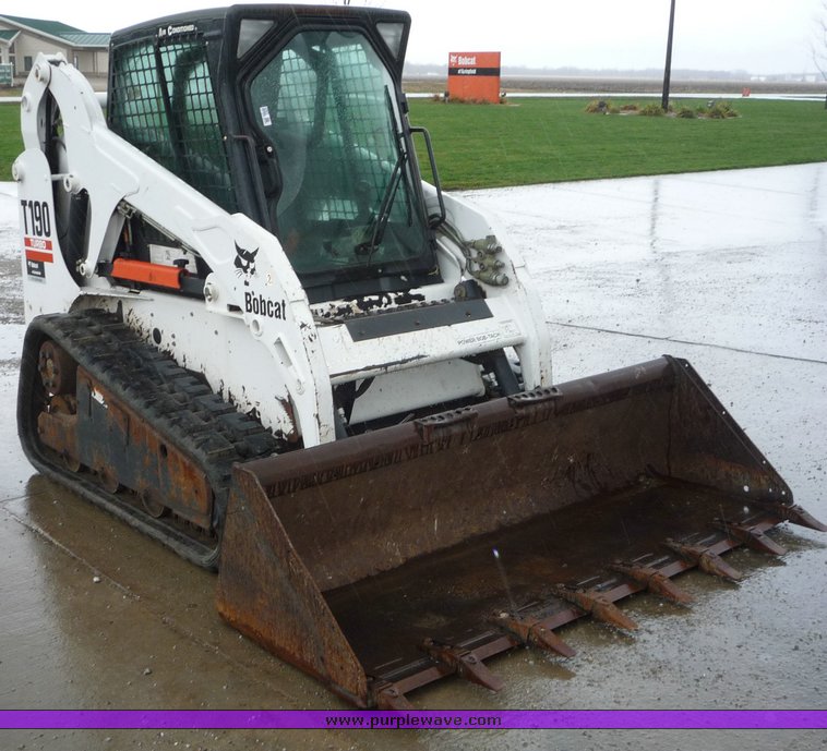 image for item 4263 2005 Bobcat T190 skid steer