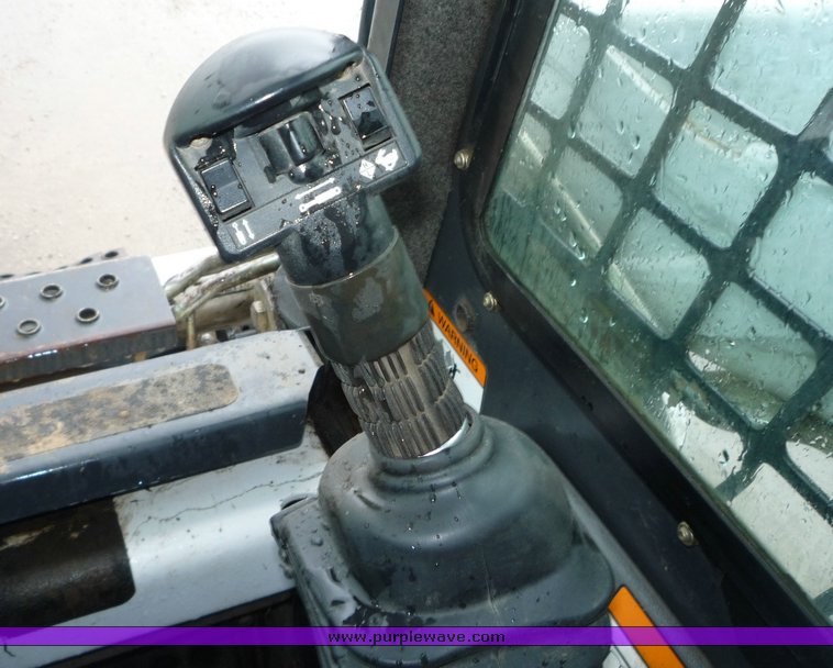 image for item 4263 2005 Bobcat T190 skid steer