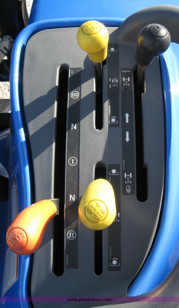 image for item 6566 2005 New Holland TC33DA MFWD tractor