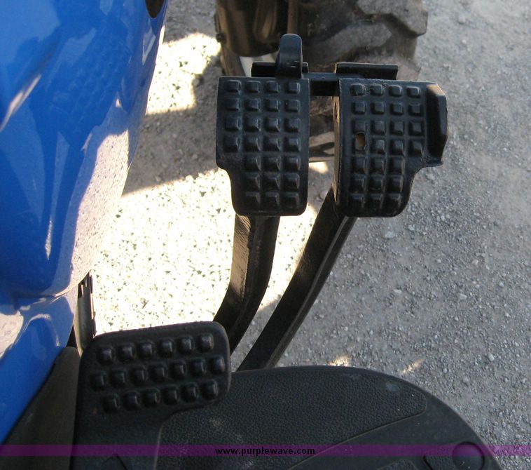 image for item 6566 2005 New Holland TC33DA MFWD tractor