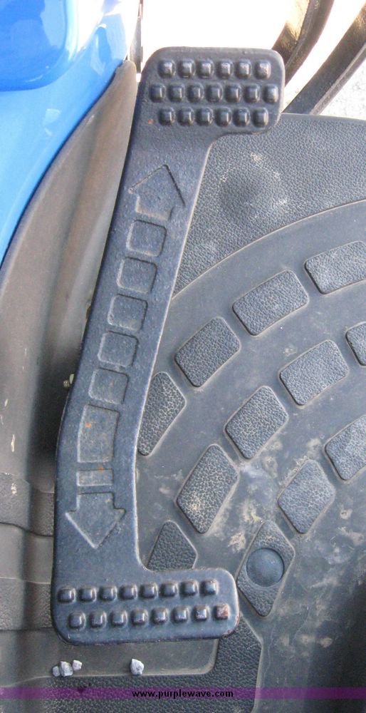 image for item 6566 2005 New Holland TC33DA MFWD tractor