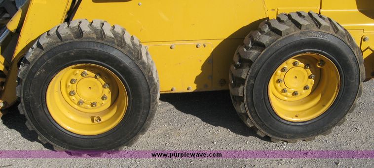 image for item 6567 2006 John Deere 325 skid steer