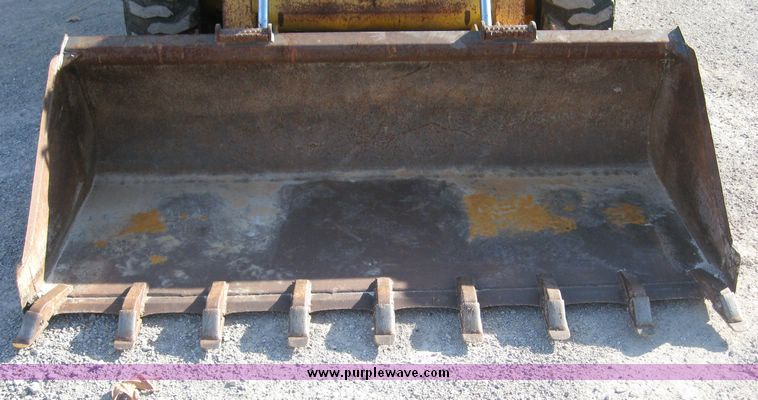 image for item 6567 2006 John Deere 325 skid steer