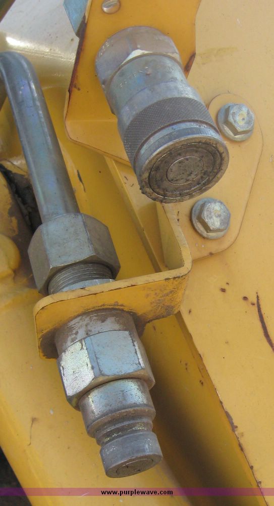 image for item 6567 2006 John Deere 325 skid steer