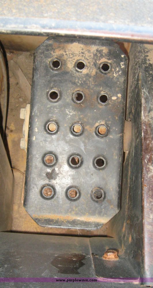 image for item 6567 2006 John Deere 325 skid steer