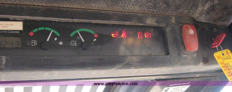 image for item 6567 2006 John Deere 325 skid steer