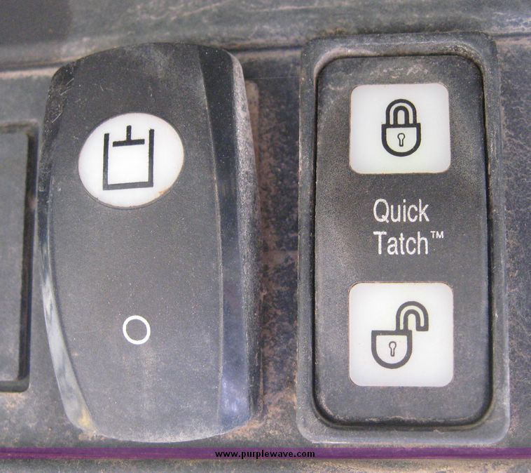 image for item 6567 2006 John Deere 325 skid steer