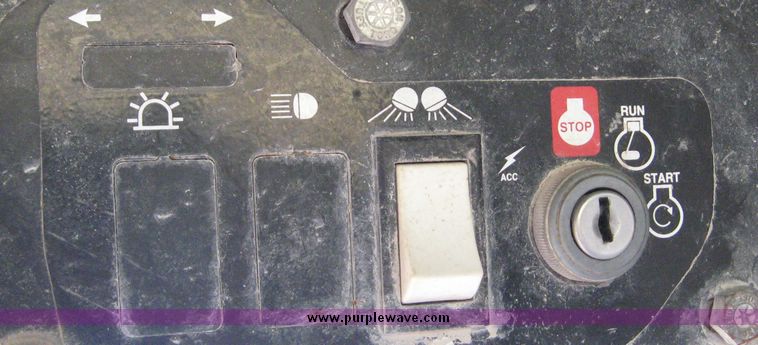 image for item 6602 1999 New Holland LX865 skid steer