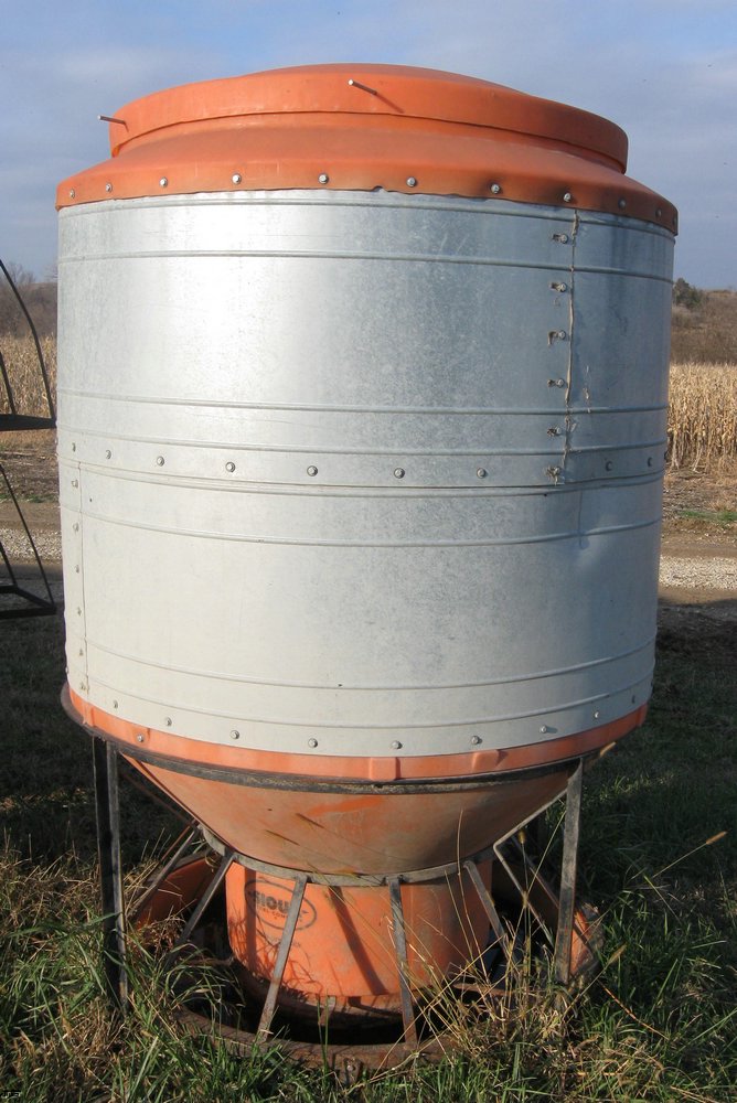 image for item 3071 (2) Big Sioux oscillating hog feeders