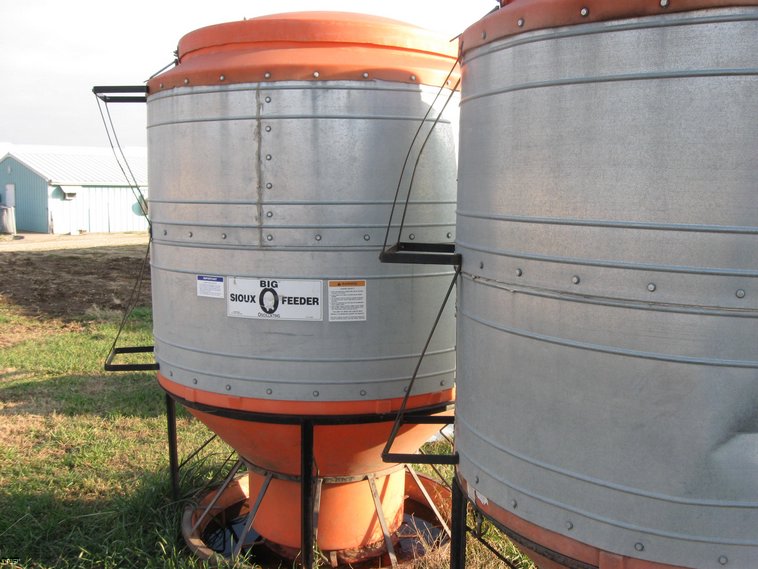 image for item 3071 (2) Big Sioux oscillating hog feeders