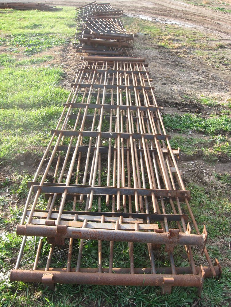 image for item 3080 Assorted used solid rod hog panels