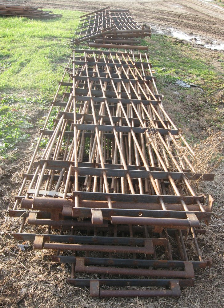 image for item 3080 Assorted used solid rod hog panels