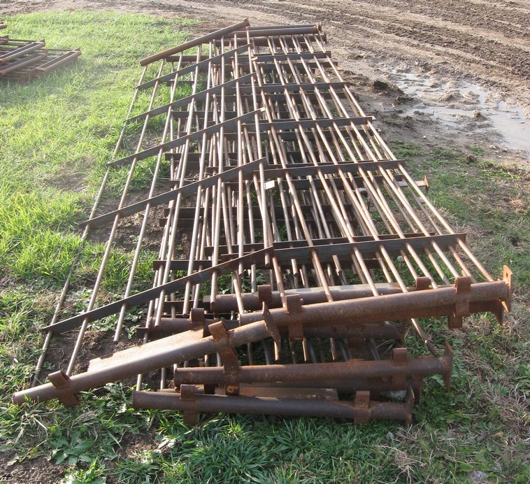 image for item 3080 Assorted used solid rod hog panels