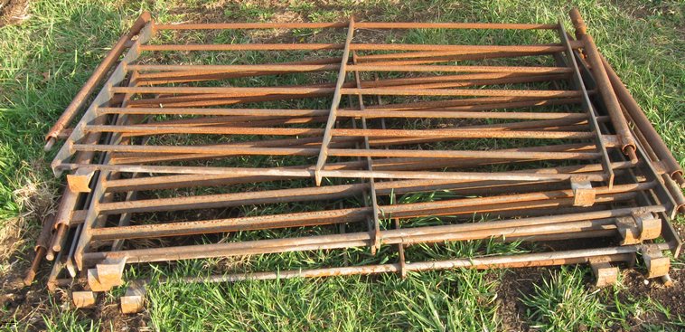 image for item 3080 Assorted used solid rod hog panels