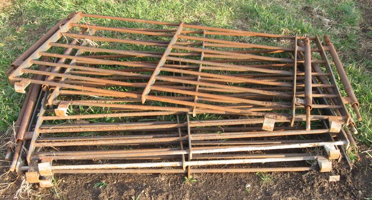 image for item 3080 Assorted used solid rod hog panels