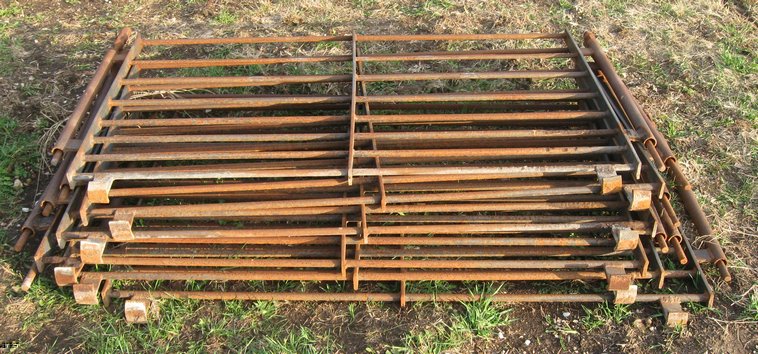 image for item 3080 Assorted used solid rod hog panels