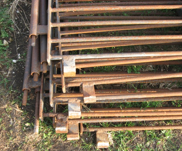 image for item 3080 Assorted used solid rod hog panels