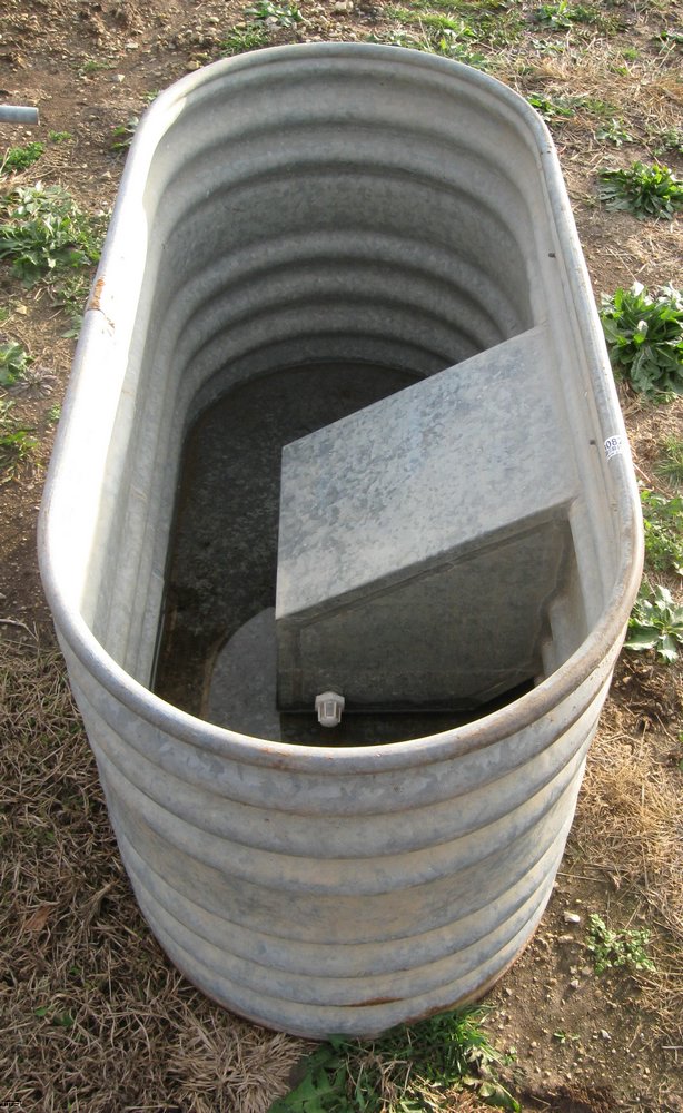 Galvanized hog water tank in Manhattan, KS Item 3082 sold Purple Wave