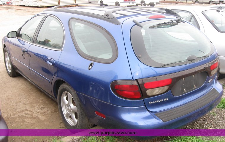 image for item 3452 2003 Ford Taurus SE