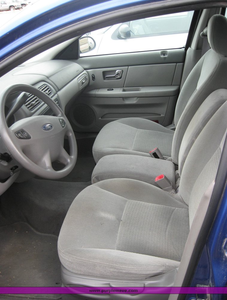 image for item 3452 2003 Ford Taurus SE