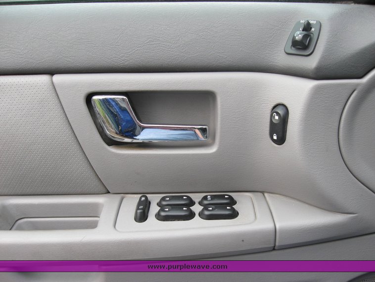 image for item 3452 2003 Ford Taurus SE