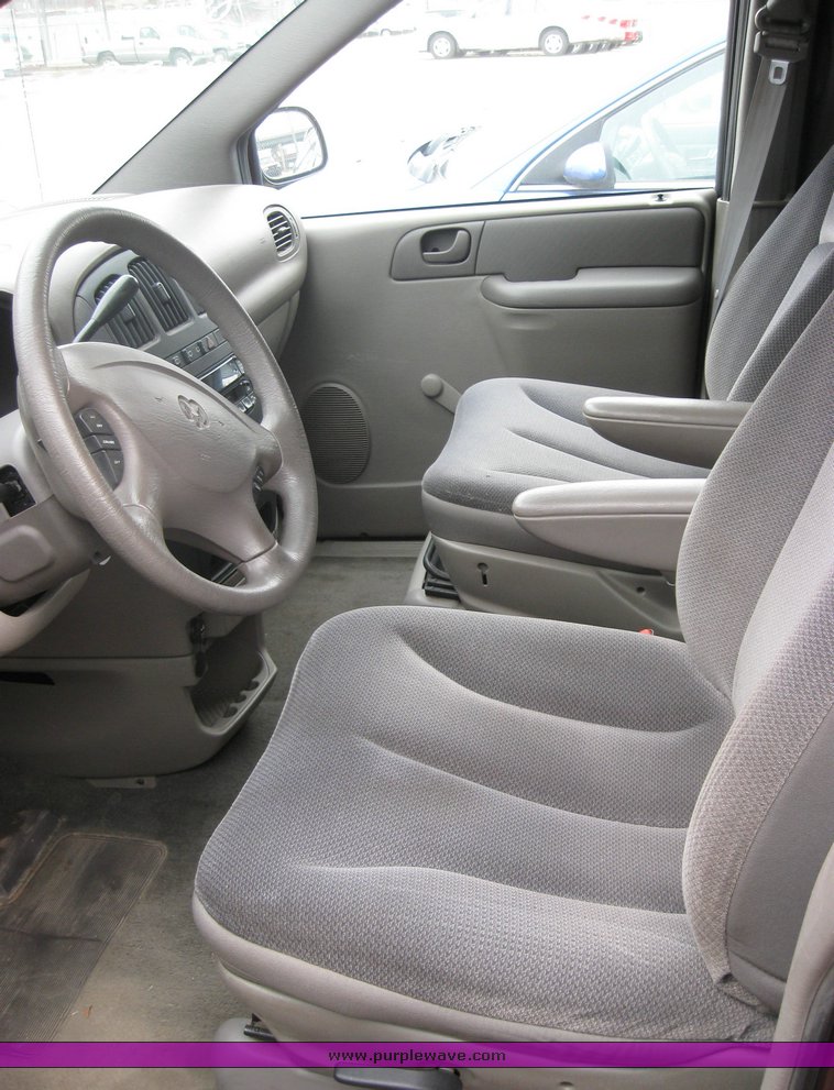 image for item 3453 2002 Dodge Caravan SE