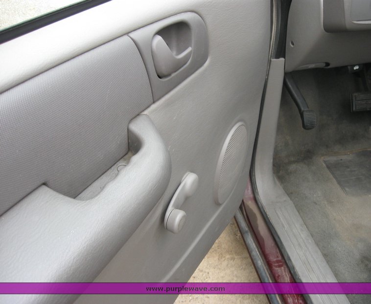 image for item 3453 2002 Dodge Caravan SE