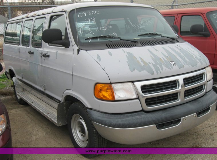 image for item 3454 1999 Dodge Ram Wagon