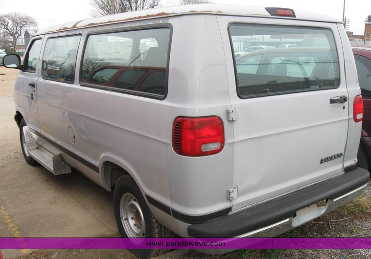 image for item 3454 1999 Dodge Ram Wagon
