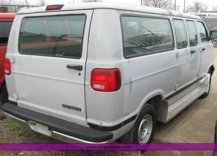 image for item 3454 1999 Dodge Ram Wagon