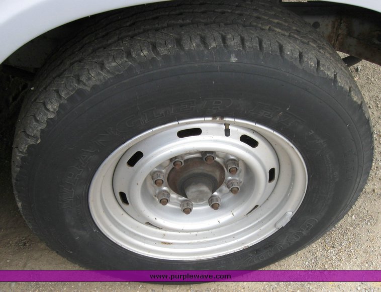 image for item 3454 1999 Dodge Ram Wagon