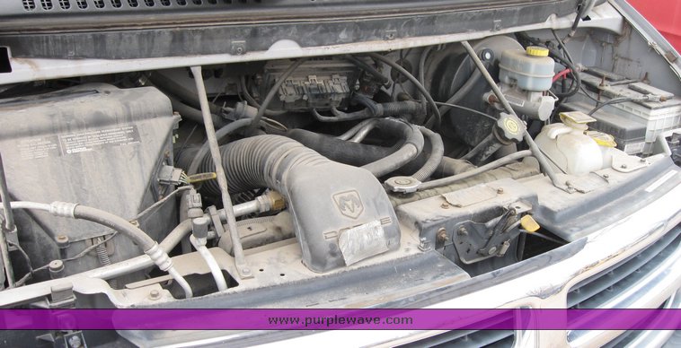 image for item 3454 1999 Dodge Ram Wagon