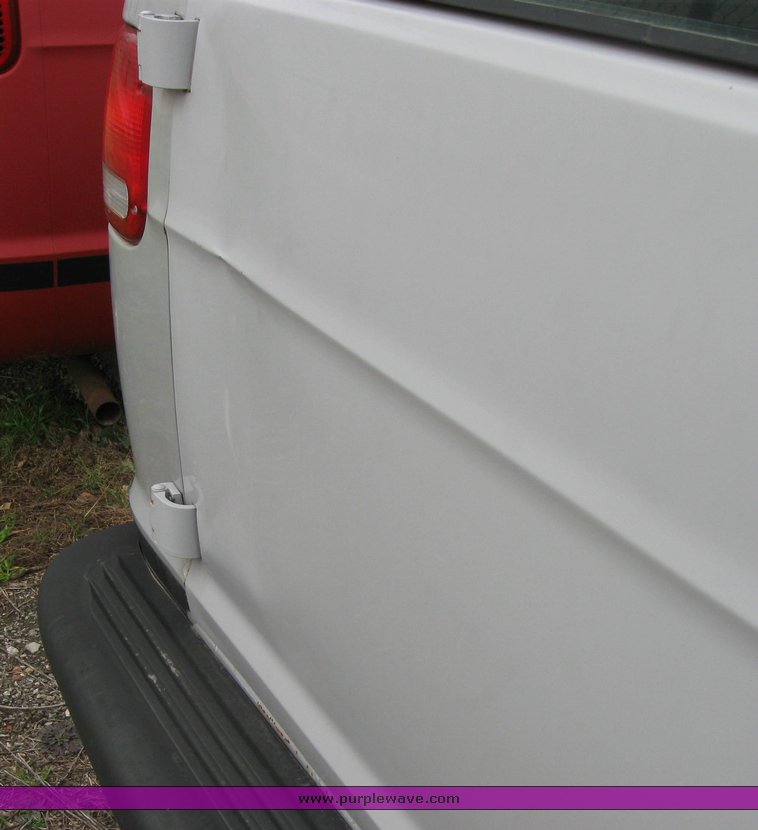 image for item 3454 1999 Dodge Ram Wagon