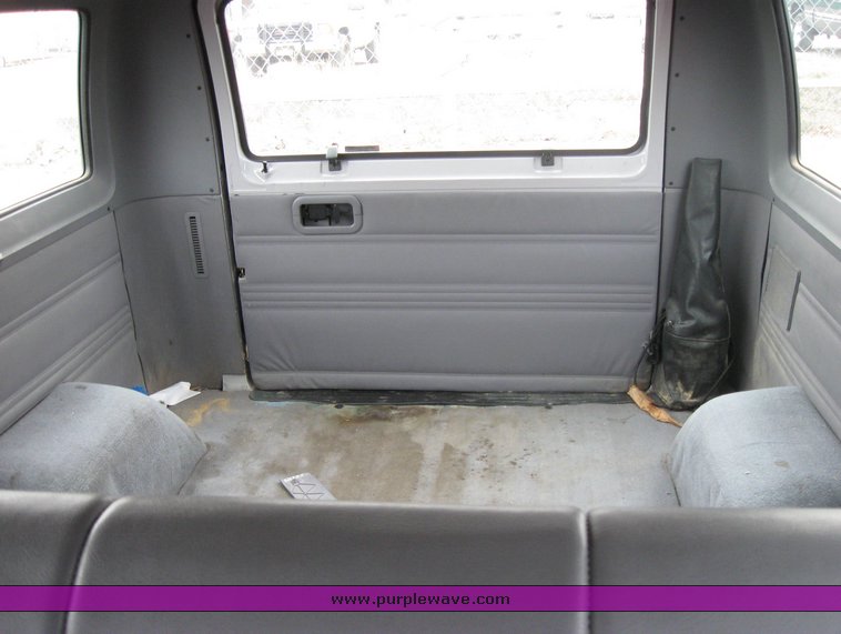 image for item 3454 1999 Dodge Ram Wagon