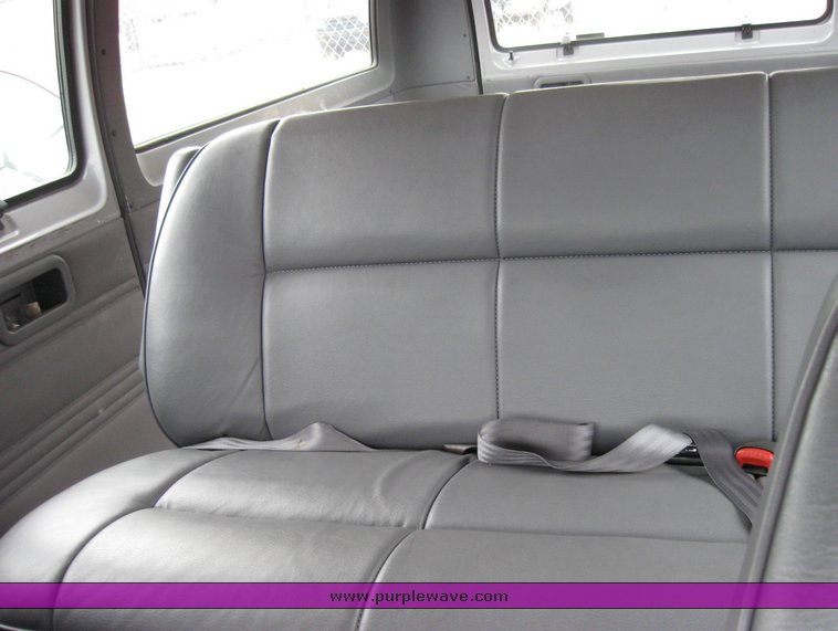 image for item 3454 1999 Dodge Ram Wagon