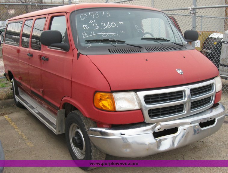 image for item 3455 2001 Dodge Ram Wagon B2500