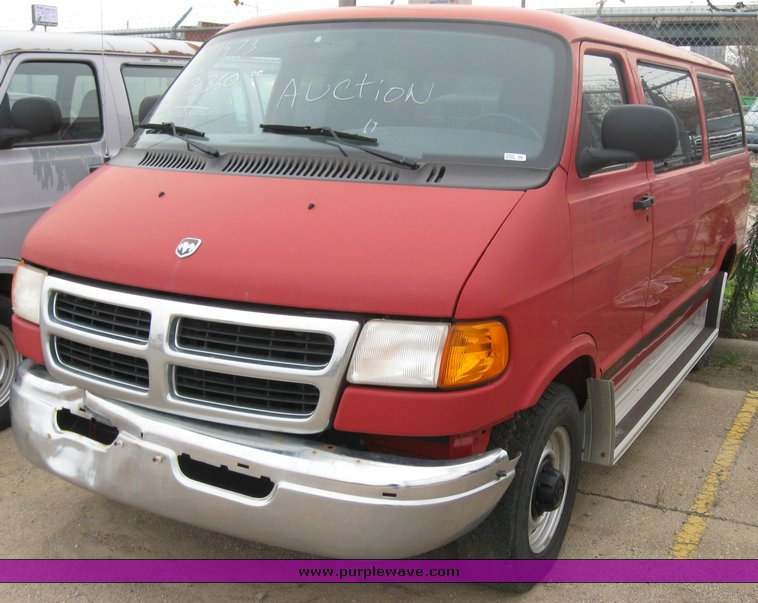 image for item 3455 2001 Dodge Ram Wagon B2500