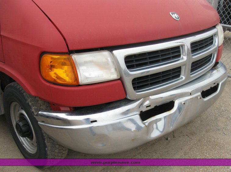 image for item 3455 2001 Dodge Ram Wagon B2500