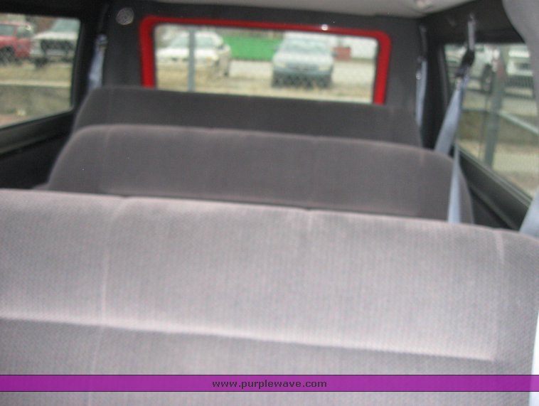 image for item 3455 2001 Dodge Ram Wagon B2500