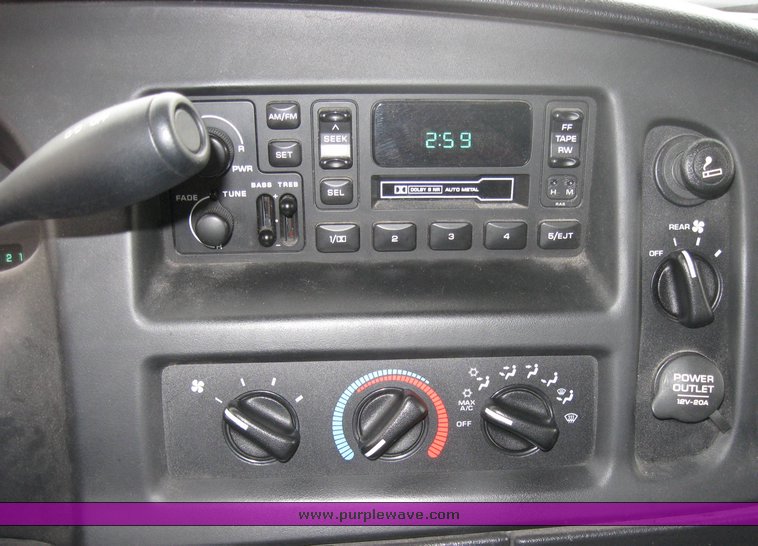 image for item 3455 2001 Dodge Ram Wagon B2500