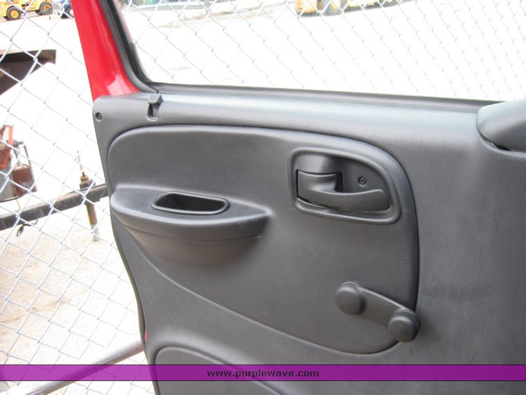 image for item 3455 2001 Dodge Ram Wagon B2500