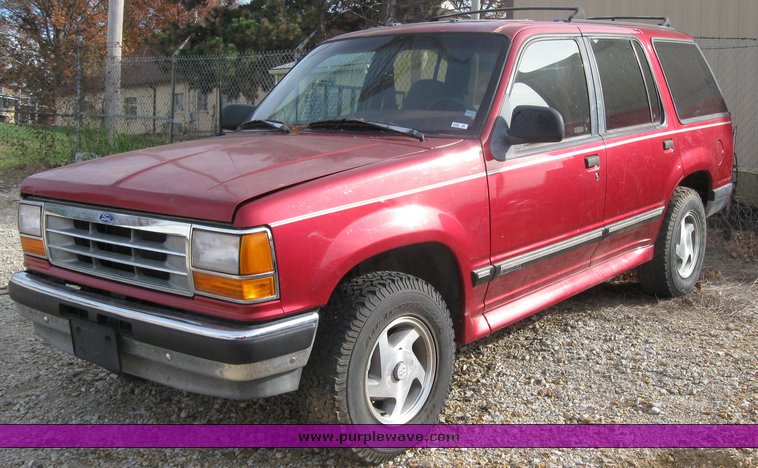 image for item 3485 1993 Ford Explorer