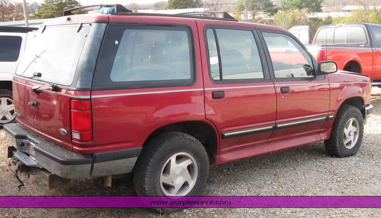 image for item 3485 1993 Ford Explorer