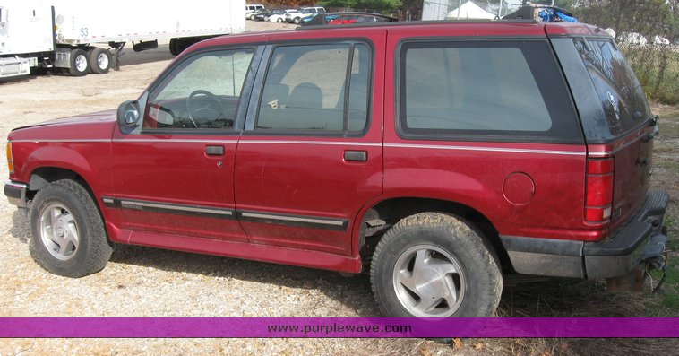 image for item 3485 1993 Ford Explorer